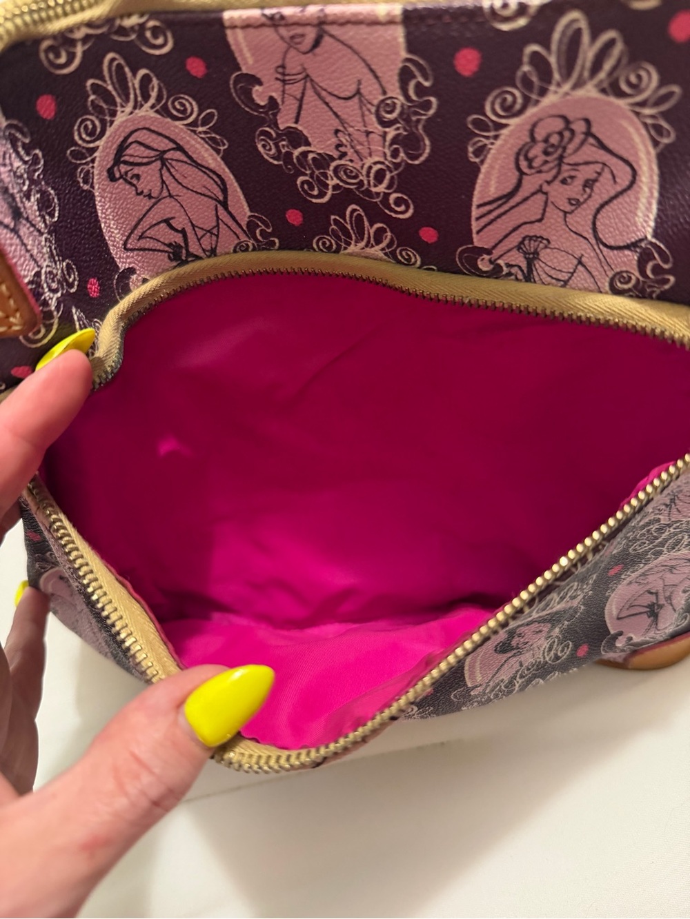 Disney Dooney & Bourke Princess Half Marathon 2015 Crossbody Bag - Picture 4 of 8